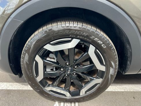 Used 2025 Kia Telluride EX w/ EX Captain's Chair Package FWD image 17