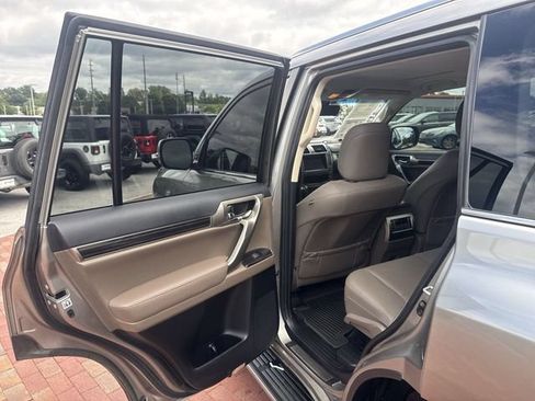 Used 2021 Lexus GX 460 Premium w/ Premium Package AWD/4WD image 28