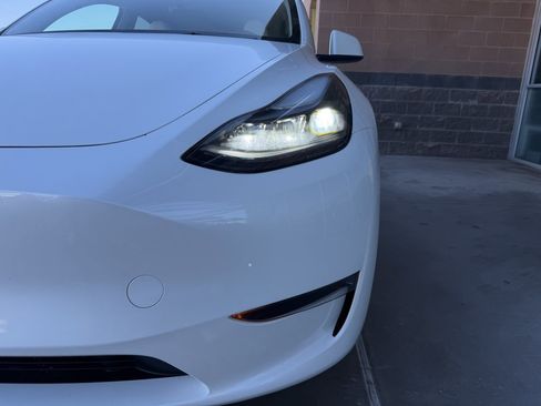 Used 2024 Tesla Model Y 2WD image 11