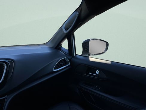 Used 2025 Chrysler Pacifica Select FWD image 28