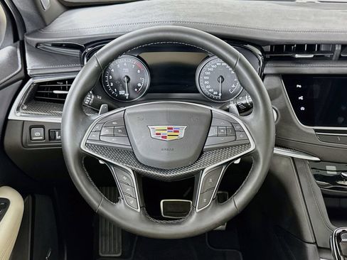 Used 2025 Cadillac XT5 Sportv w/ Technology Package AWD/4WD image 4