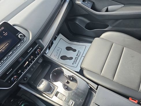 Used 2025 Nissan Rogue SV w/ SV Premium Package image 28