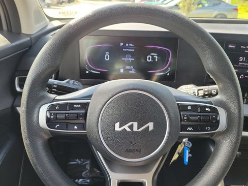 Certified 2025 Kia Sportage LX FWD image 8