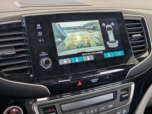 Used 2021 Honda Pilot Touring image 13