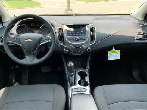 Used 2018 Chevrolet Cruze LT w/ Convenience Package image 15