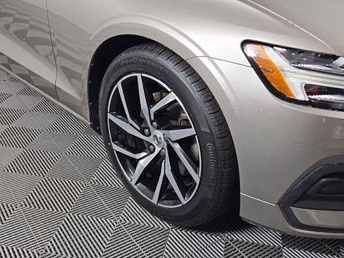 Used 2019 Volvo S60 T5 Momentum w/ Premium Package FWD image 3