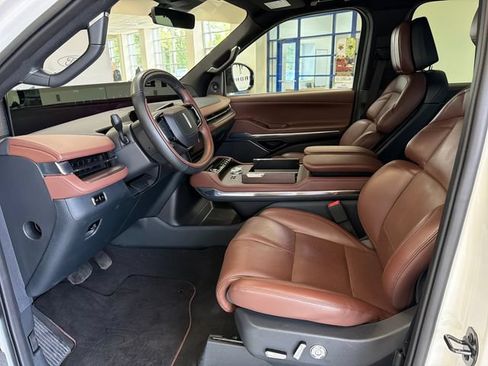 Used 2025 Lincoln Navigator Reserve AWD/4WD image 9