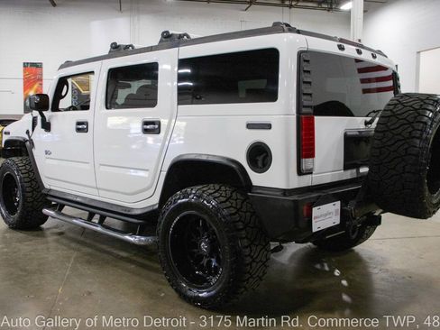 Used 2005 HUMMER H2 Base 4WD 4dr SUV w/ Preferred Equipment Group image 4