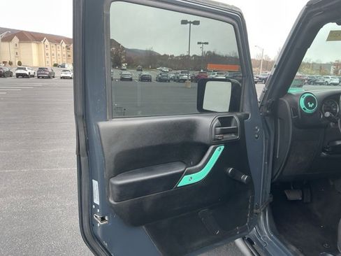 Used 2017 Jeep Wrangler Unlimited Sport w/ Connectivity Group image 9