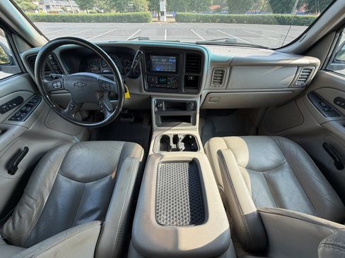 Used 2004 Chevrolet Silverado 2500 LT w/ Heavy-Duty Power Package AWD/4WD image 19