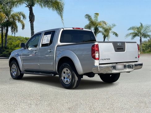 Used 2008 Nissan Frontier SE image 2