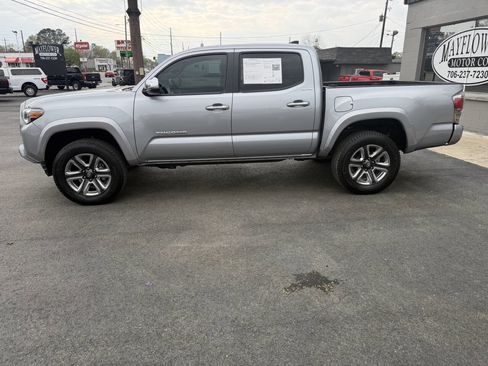 Used 2019 Toyota Tacoma Limited image 2