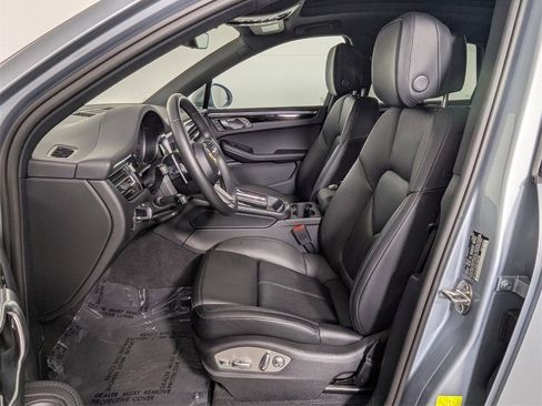 Used 2025 Porsche Macan w/ Premium Package Plus image 12