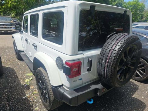 Used 2022 Jeep Wrangler Unlimited Sahara w/ Cold Weather Group AWD/4WD image 4
