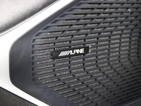 Used 2024 Jeep Wagoneer L Series II w/ Flexible Seating Group RWD image 9