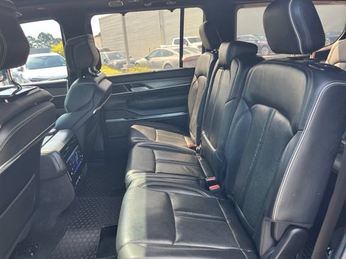 Used 2022 Jeep Grand Wagoneer Series II AWD/4WD image 32