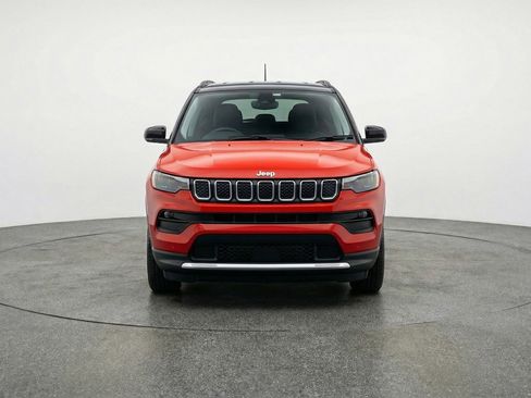 Used 2025 Jeep Compass Limited AWD/4WD image 2