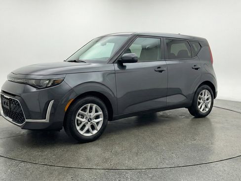 Used 2025 Kia Soul LX w/ LX Technology Package image 3