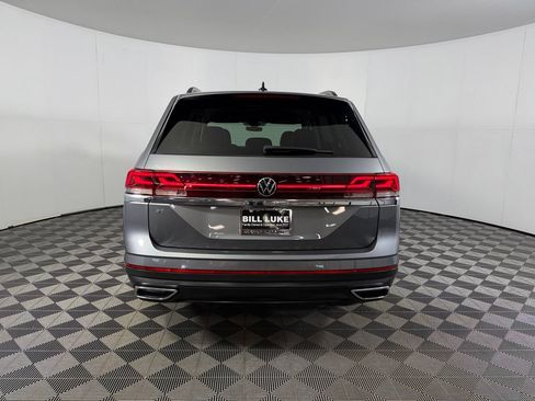 Used 2025 Volkswagen Atlas SE FWD image 8