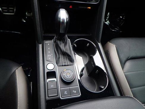 Used 2022 Volkswagen Atlas Cross Sport SEL Premium R-Line image 25