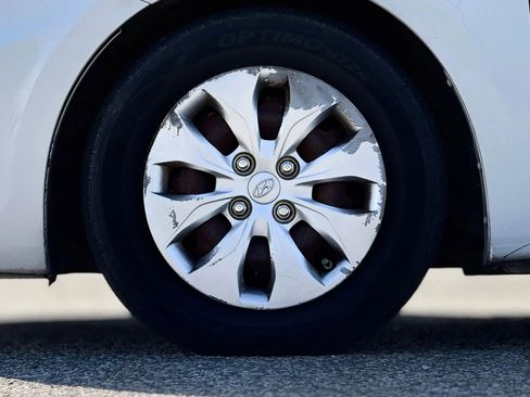 Used 2015 Hyundai Accent GLS image 28