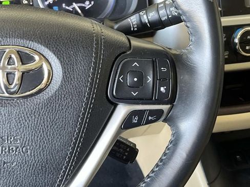 Used 2019 Toyota Highlander XLE image 34