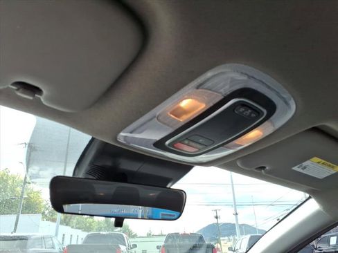 Used 2024 Hyundai Elantra SEL image 31