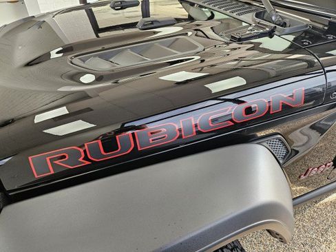 Used 2025 Jeep Gladiator Rubicon w/ Convenience Group AWD/4WD image 30