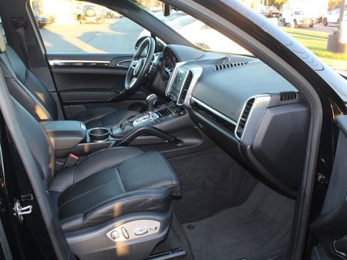 Used 2017 Porsche Cayenne Platinum Edition image 15