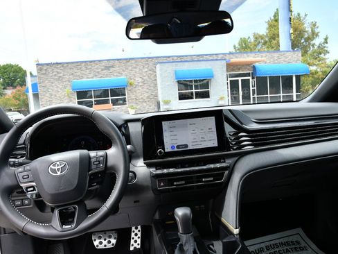Used 2026 Toyota Camry SE FWD image 35