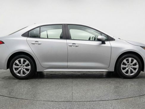 Used 2025 Toyota Corolla LE FWD image 11