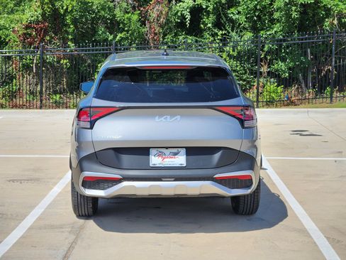 Used 2024 Kia Sportage LX FWD image 8