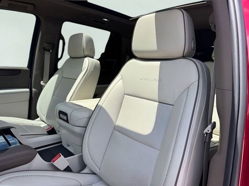 Used 2025 GMC Yukon Denali w/ Sun & Power Step Package RWD image 12