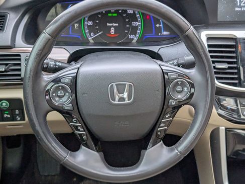 Used 2017 Honda Accord Touring image 21