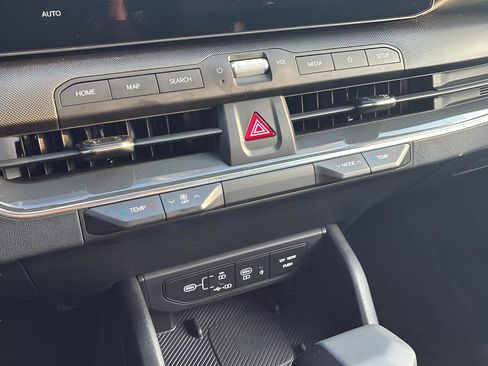 Used 2025 Kia K4 EX FWD image 38