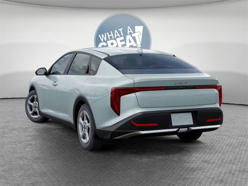 New 2025 Kia K4 LXS image 4