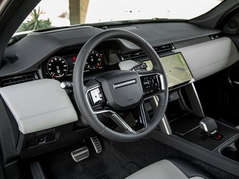 Used 2024 Land Rover Discovery Sport Dynamic SE image 16