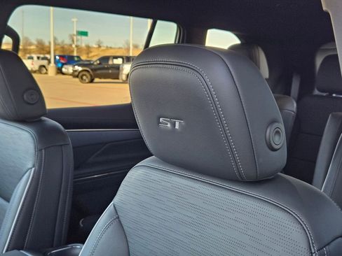 Used 2025 Buick Enclave Sport Touring image 11