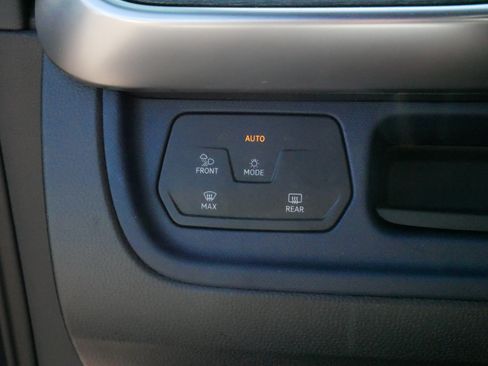 Certified 2025 Volkswagen ID. Buzz Pro S RWD image 27