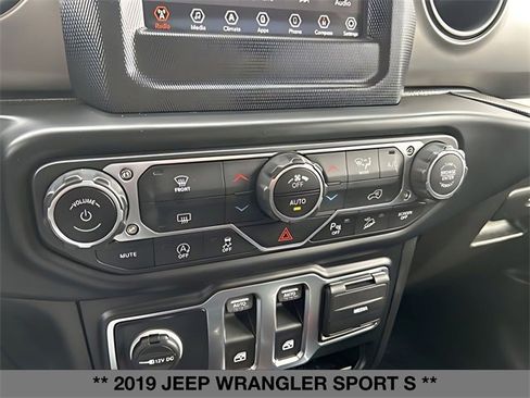 Used 2019 Jeep Wrangler Sport image 27