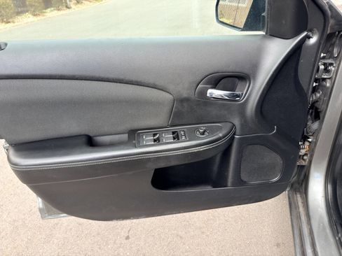 Used 2012 Dodge Avenger SE image 10