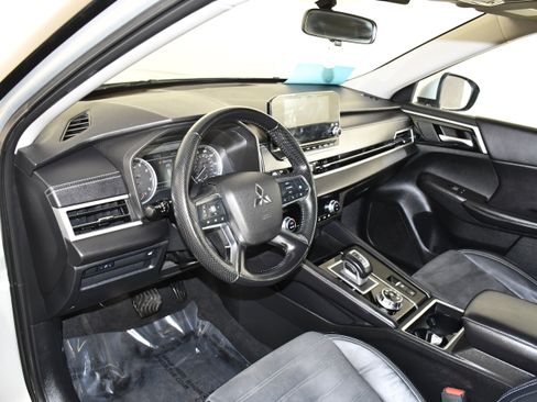 Used 2022 Mitsubishi Outlander SE image 37