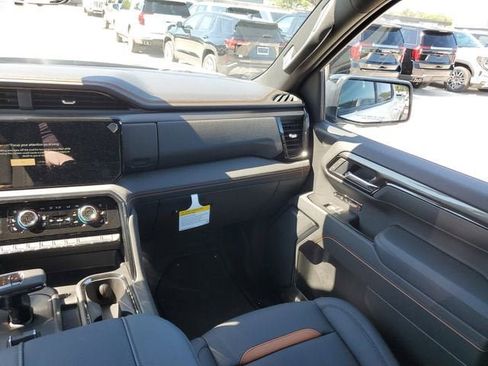 New 2026 GMC Sierra 1500 AT4 w/ AT4 Premium Package AWD/4WD image 16