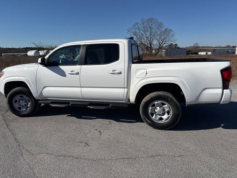 Used 2022 Toyota Tacoma SR image 10
