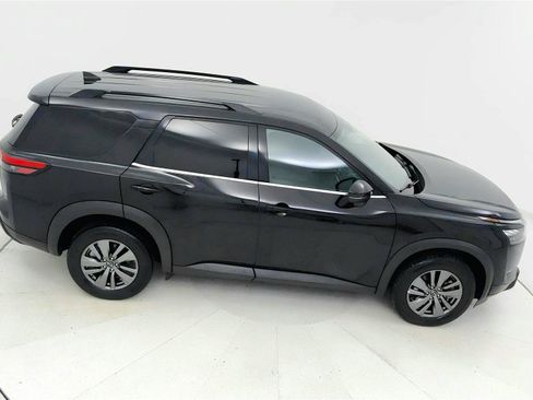 Used 2025 Nissan Pathfinder SV AWD/4WD image 18