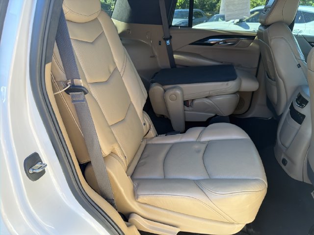 Used 2019 Cadillac Escalade Platinum RWD image 17