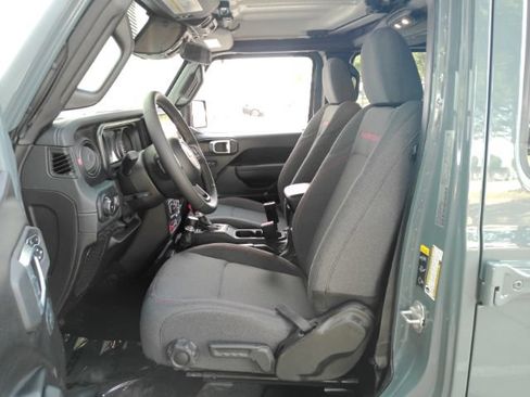 Used 2026 Jeep Wrangler Unlimited Rubicon AWD/4WD image 12