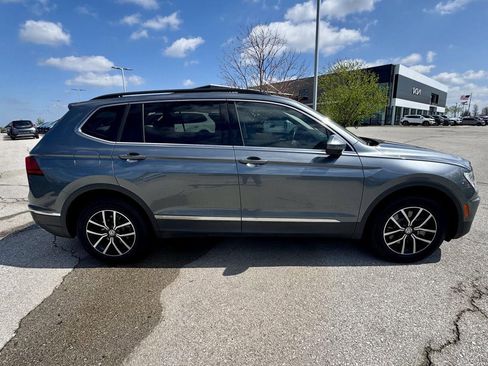 Used 2021 Volkswagen Tiguan SE w/ Panoramic Sunroof Package FWD image 6