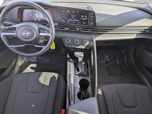 Certified 2025 Hyundai Elantra SE image 21