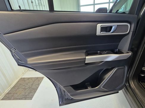 Used 2023 Ford Explorer XLT AWD/4WD image 12